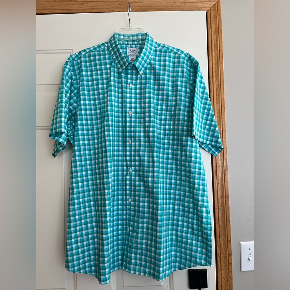 Men’s L.L. Bean cotton green, blue plaid short sleeve button shirt. Size XL Reg
